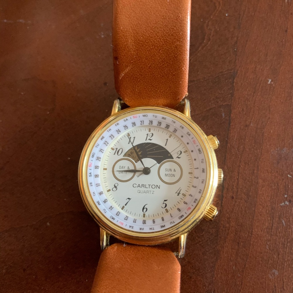 Beautiful Men’s Carlton Moon face gold watch